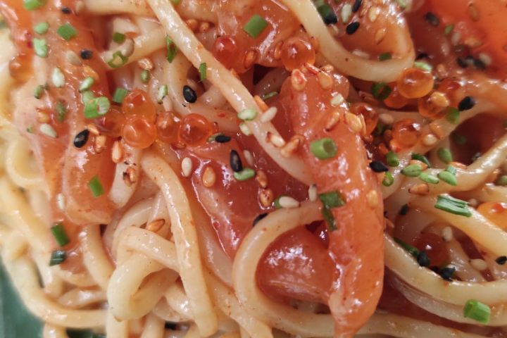 Tiras de salmón picante con pasta - Cocina