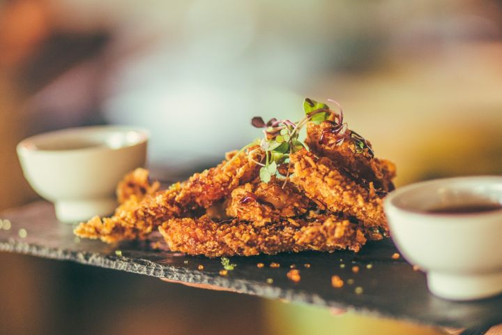 Café del Mar Beach es un bar de tapas de moda en Tarifa, ubicado en el paseo marítimo de la playa de los Lances, con vista al océano Atlántico y auténtico sabor a Tarifa... ven a vernos y descubrirás la verdadera esencia de tapear en Tarifa. - Tapas