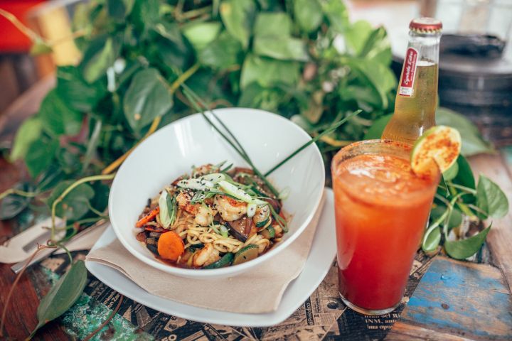 Café del Mar Beach es un bar de tapas de moda en Tarifa, ubicado en el paseo marítimo de la playa de los Lances, con vista al océano Atlántico y auténtico sabor a Tarifa... ven a vernos y descubrirás la verdadera esencia de tapear en Tarifa. - Tapas