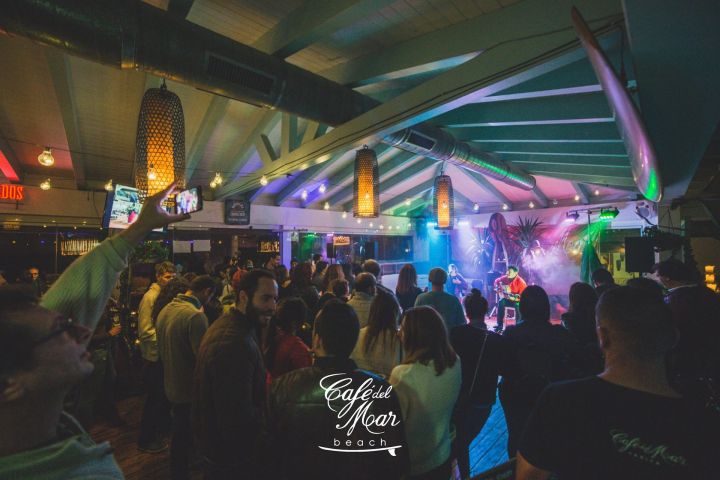 Disfruta de nuestra música en vivo y déjate transportar con el sonido del mar. - Djs sets